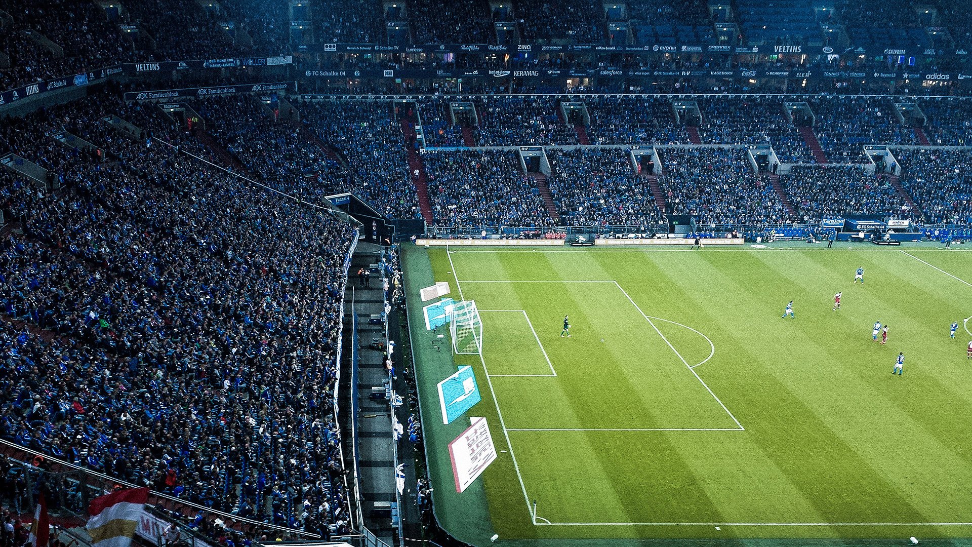 巴萨防守回暖,年轻后卫展现潜力,巴萨后防阵容